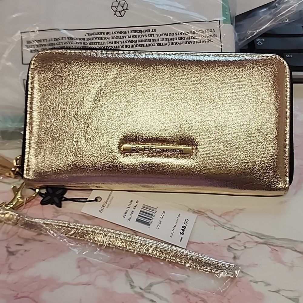 BCBG Generation ALLISON WALLET / Wristlet Gold NWT